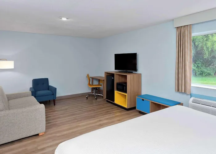Days Inn & Suites By Wyndham Siler City