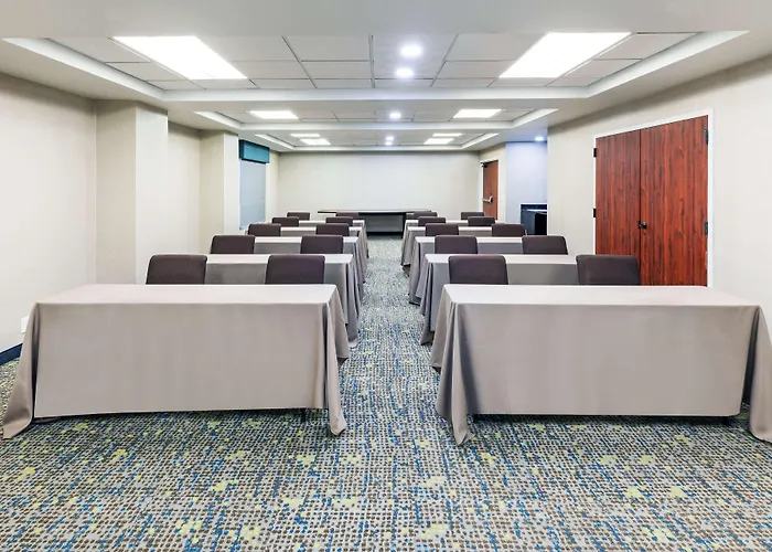Hampton Inn & Suites Tulsa-Woodland Hills