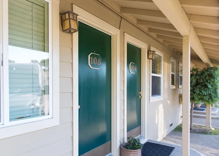 Sea Breeze Inn - Pacific Grove
