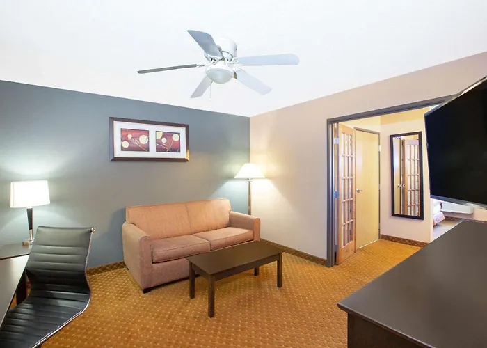 Americinn By Wyndham Coralville