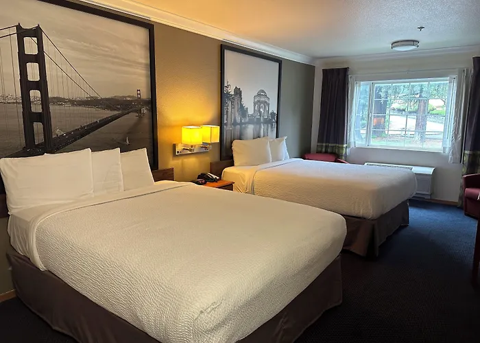 Creekside Inn & Suites Willits