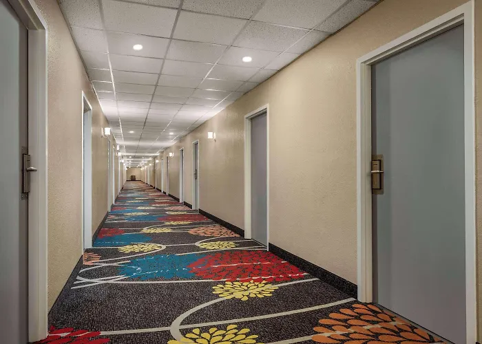 Super 8 By Wyndham Gainesville Tx