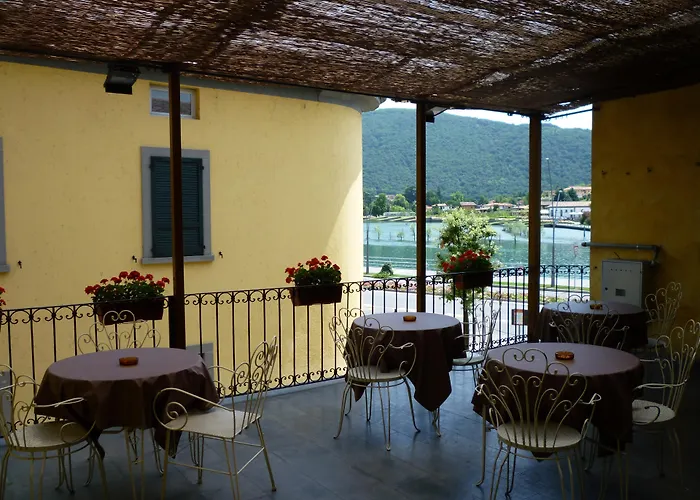 Sarnico Hotels