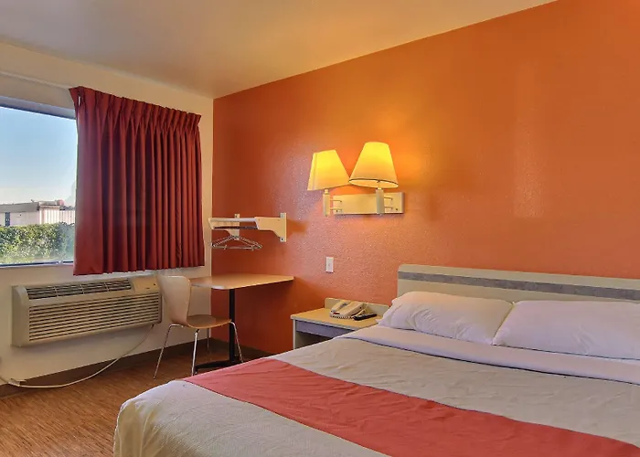 Motel 6-Bismarck, Nd