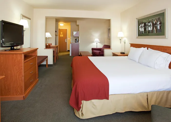 Holiday Inn Express & Suites Douglas By Ihg