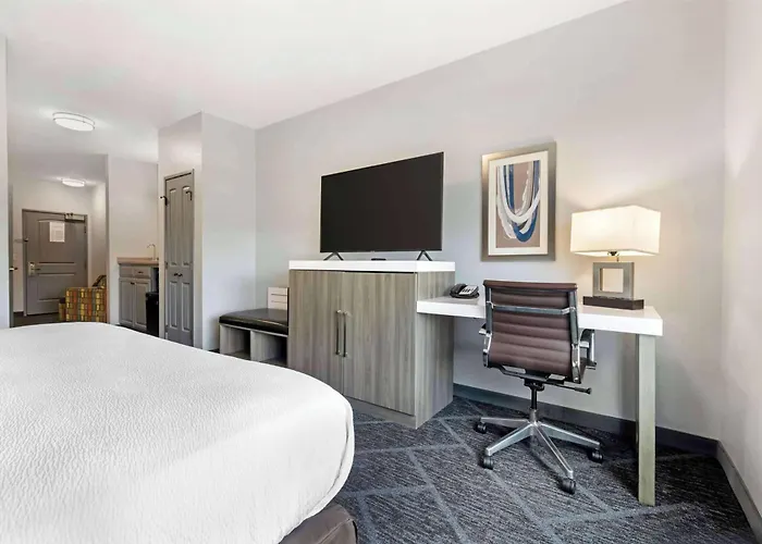 Wyndham Garden Appleton Hotel
