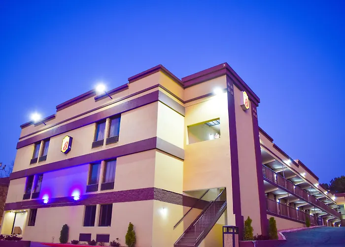 Super 8 By Wyndham Raleigh Downtown Motel