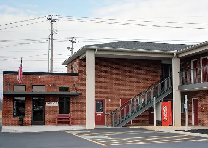 Luxbury Inn & Suites Maryville