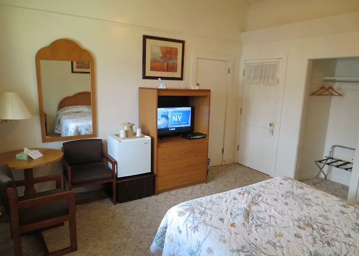 Hickory Grove Motor Inn - Cooperstown