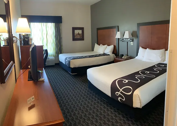 La Quinta By Wyndham Rifle Hotel