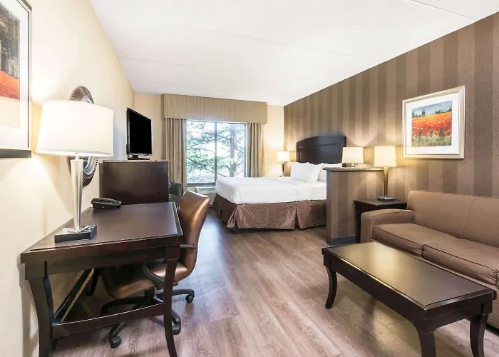 La Quinta Inn & Suites Bel Air I-95 Exit 77A