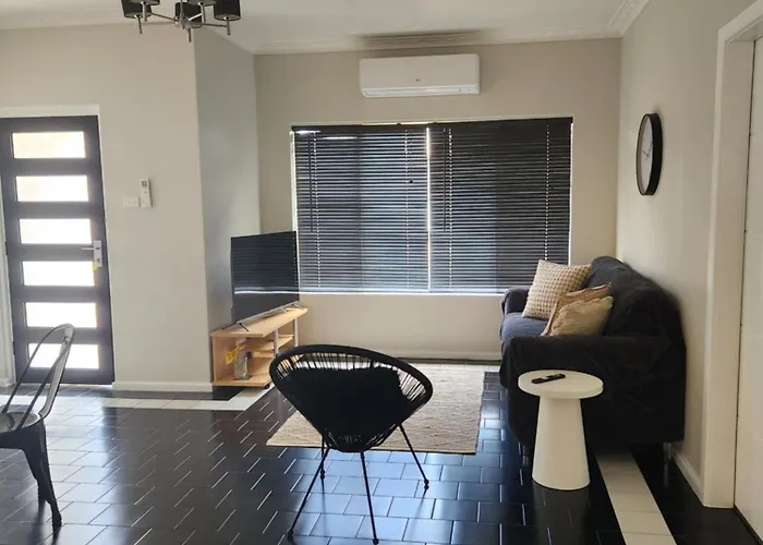 Leeton Hotels