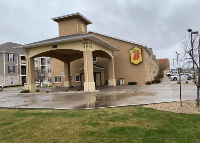 Super 8 By Wyndham Great Bend Hotel