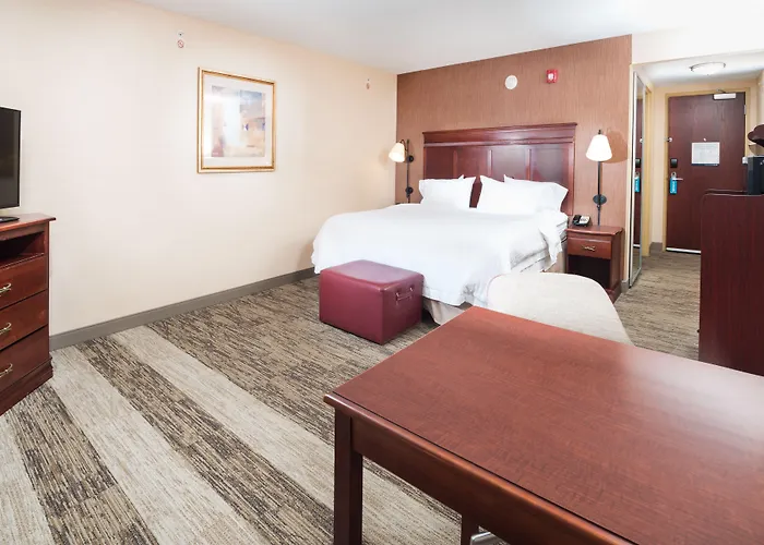 Hampton Inn & Suites Greensburg