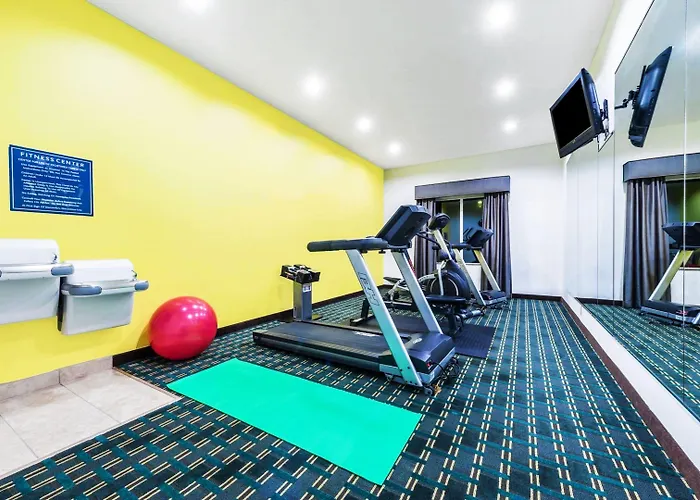 Days Inn & Suites By Wyndham Mineral Wells