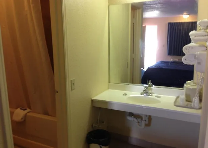 Super 7 Inn-Siloam Springs