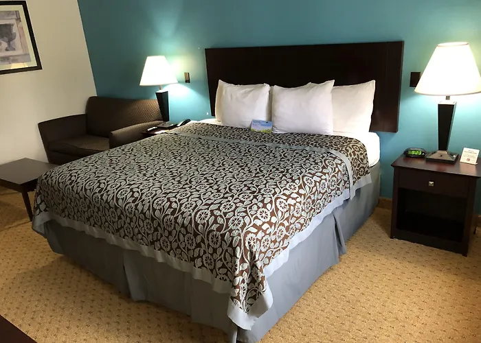 Days Inn & Suites By Wyndham Conroe North