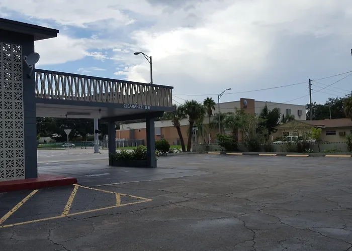 Three Oaks Motel - Titusville
