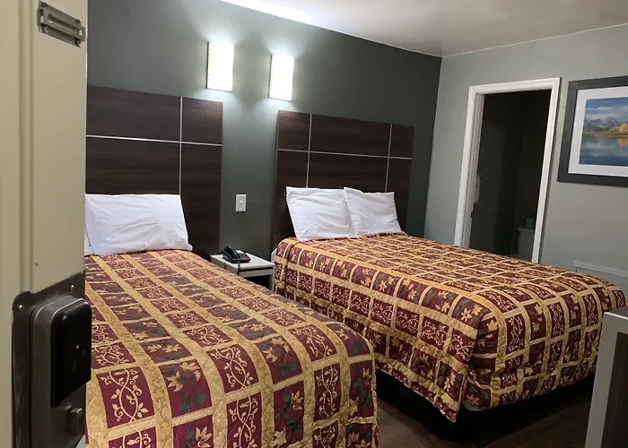 Red Carpet Inn - Norristown