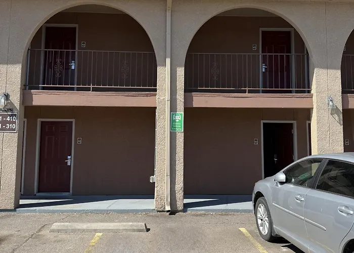 Red Roof Inn & Suites Sulphur Springs