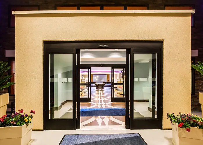 Holiday Inn Express & Suites Eureka By Ihg