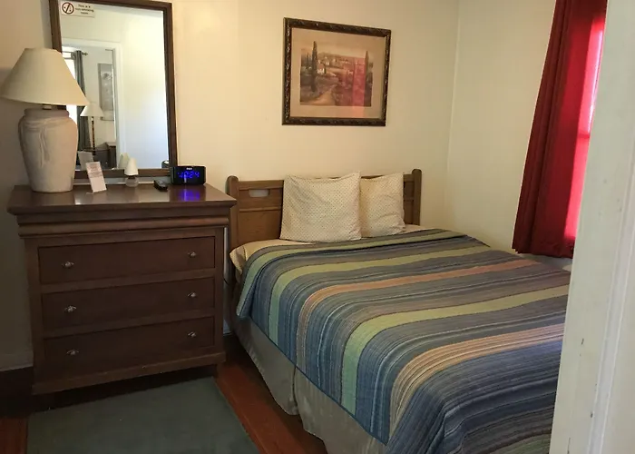 Marinette Inn