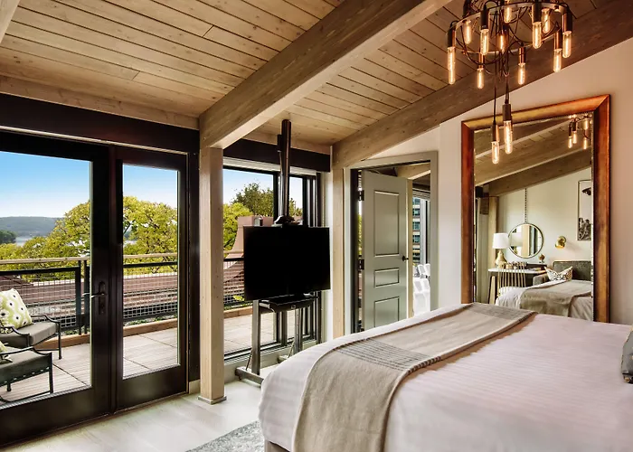 The Charmant Hotel La Crosse