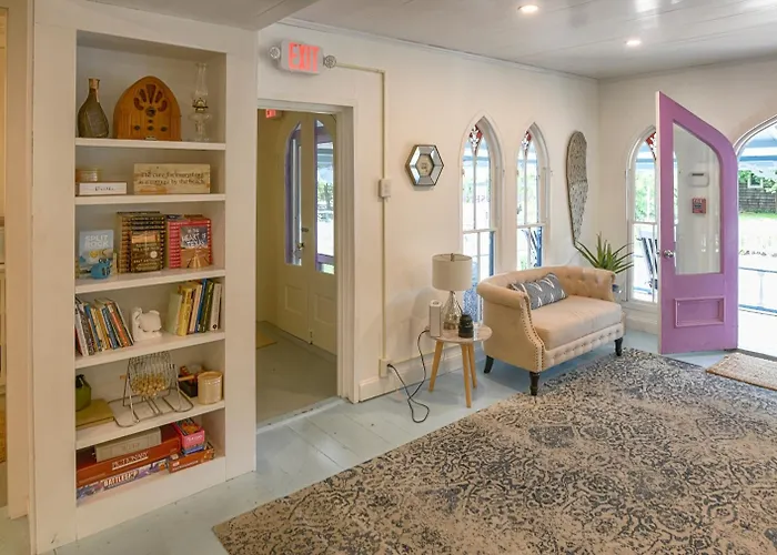 Narragansett House Bed & Breakfast Oak Bluffs