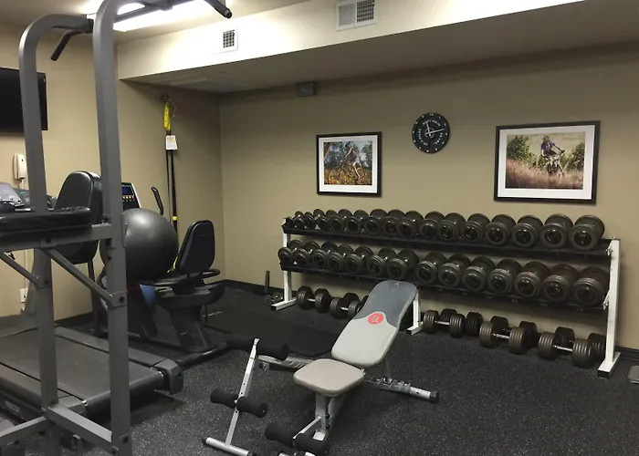 Roosevelt Inn & Suites Watford City