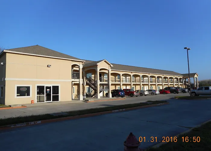 Crossroads Inn & Suites Victoria