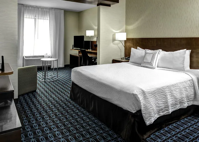 Fairfield Inn & Suites By Marriott Lansing At Eastwood