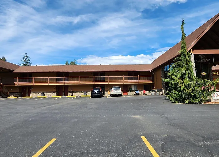 Cowlitz River Lodge Packwood