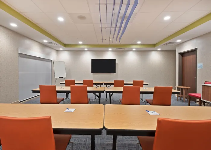 Holiday Inn Express & Suites Uniontown By Ihg