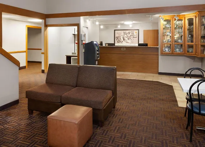 Super 8 By Wyndham Green Bay Near Stadium