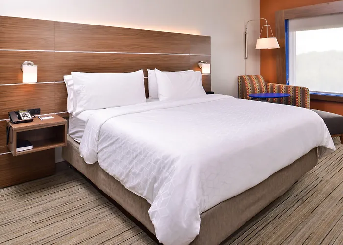 Holiday Inn Express & Suites Farmville By Ihg