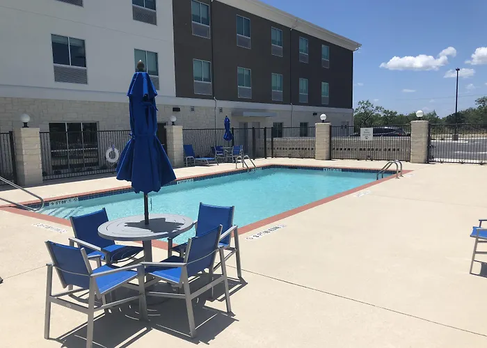 Holiday Inn Express & Suites Junction By Ihg