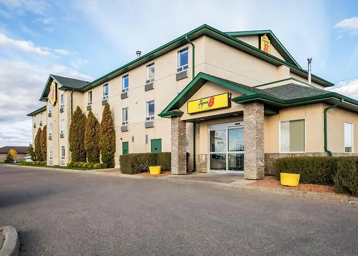 Christopher Lake Hotels