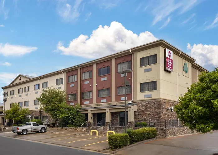 Best Western Plus Shamrock Inn & Suites