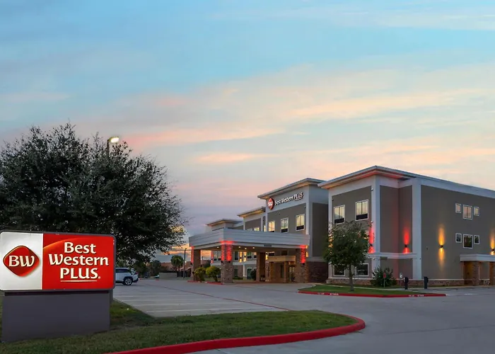Best Western Plus Bay City Inn & Suites