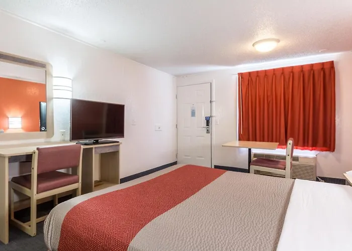Travelodge Lansing