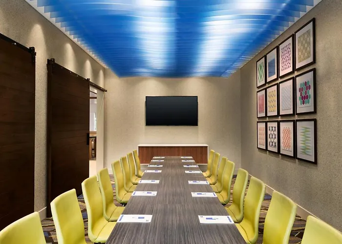 Holiday Inn Express & Suites - Milwaukee West Allis By Ihg