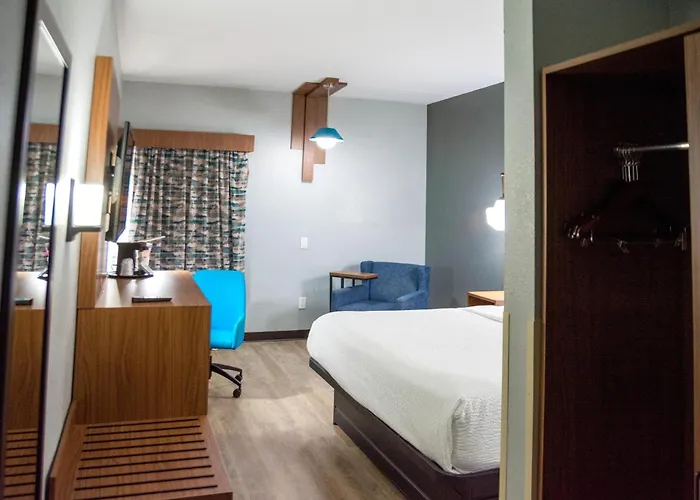 La Quinta Inn & Suites By Wyndham Fayetteville I-95