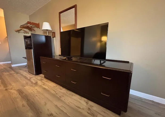 Super 8 By Wyndham Normal Bloomington Motel