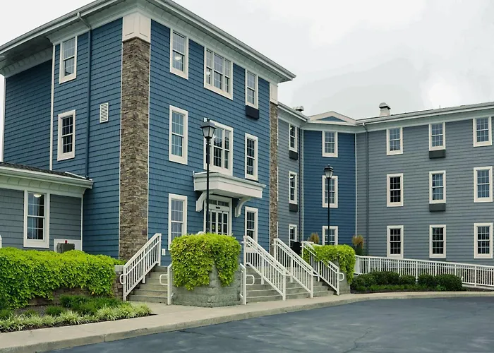 Comfort Suites Chincoteague Island Bayfront Resort