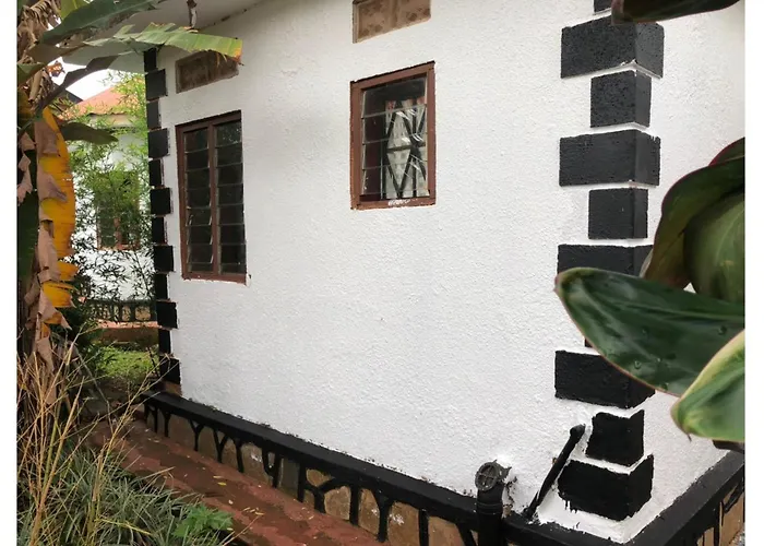 Gorilla African Guest House Entebbe