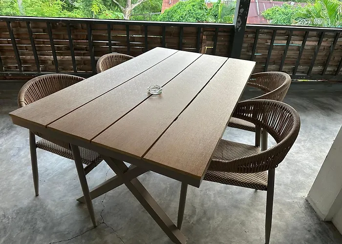 Mae Nam Hotels