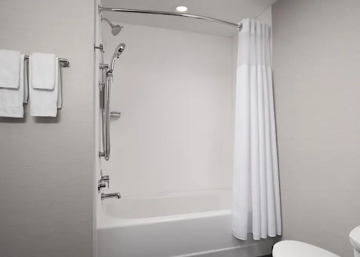 Courtyard By Marriott Lake City