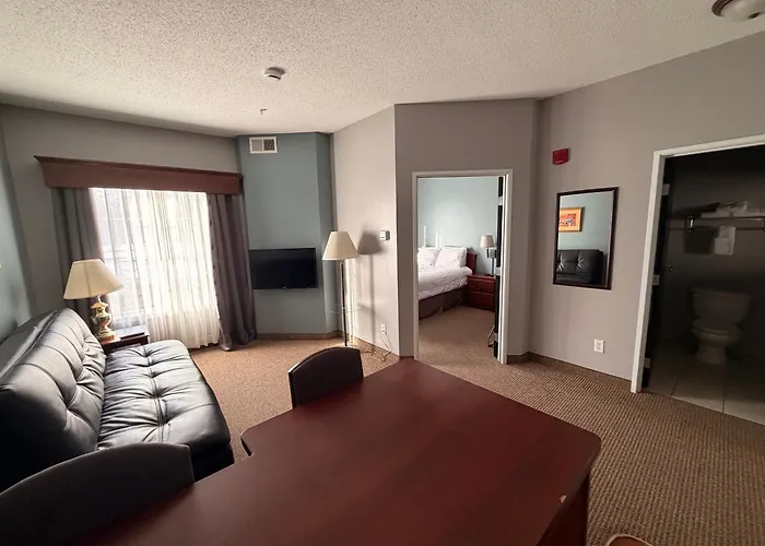 River Hills Hotel- Mankato