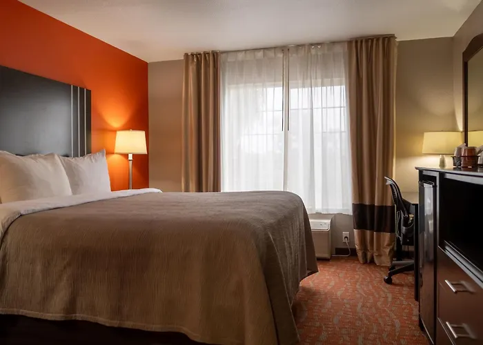 Quality Inn & Suites Fresno Northwest