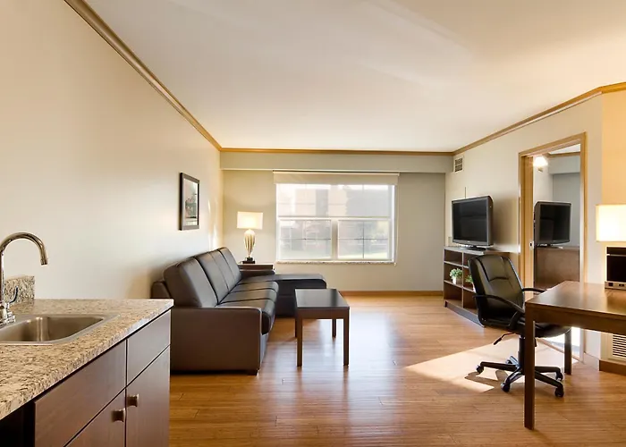 Clubhouse Hotel And Suites Pierre